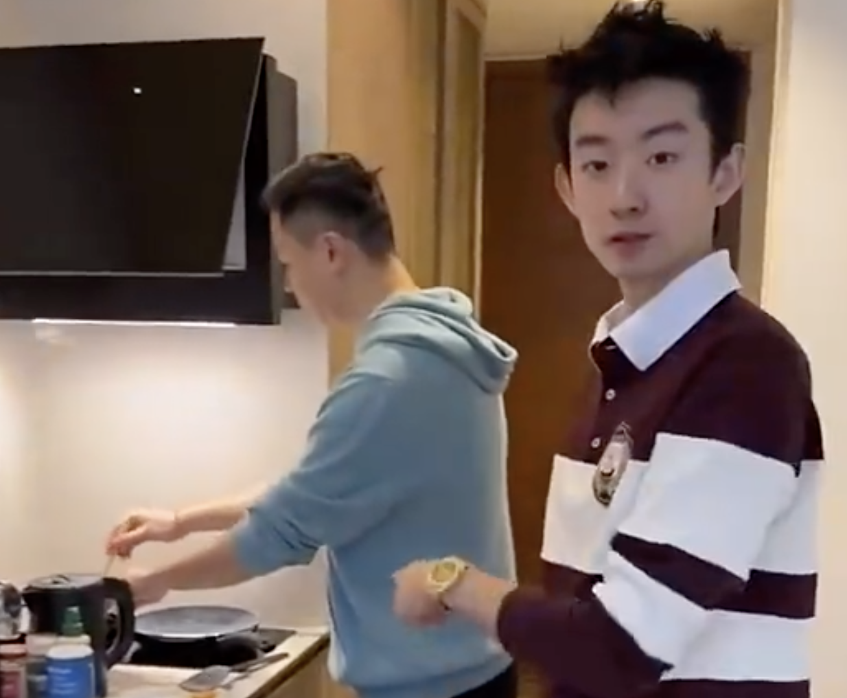 开云体育入口-“明天下手轻点” 肖国栋赛前给吴宜泽煮面条，却遭其0-6无情横扫