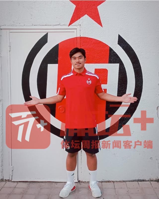 1646615961320056925.jpg 在西班牙第四级别效力的边锋普隆斯里考.jpg